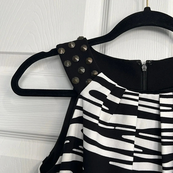 Robbie Bee Black and White Knee Length Dress - Size 4P - Picture 2 of 6